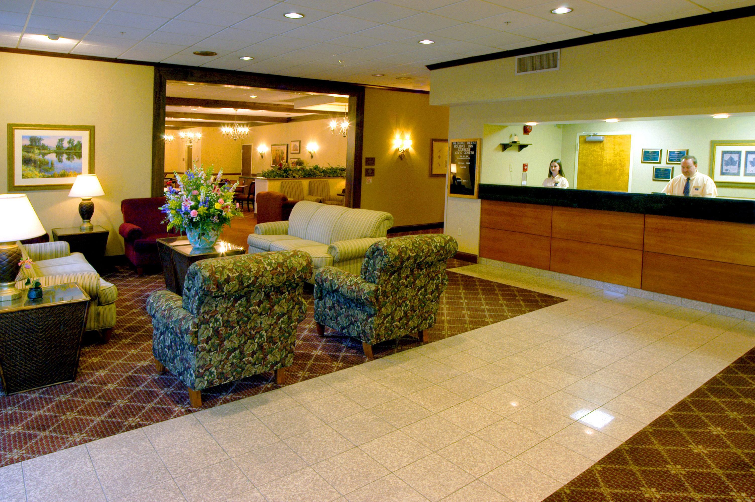 Holiday Inn Express Charleston-Civic Center By Ihg Εξωτερικό φωτογραφία