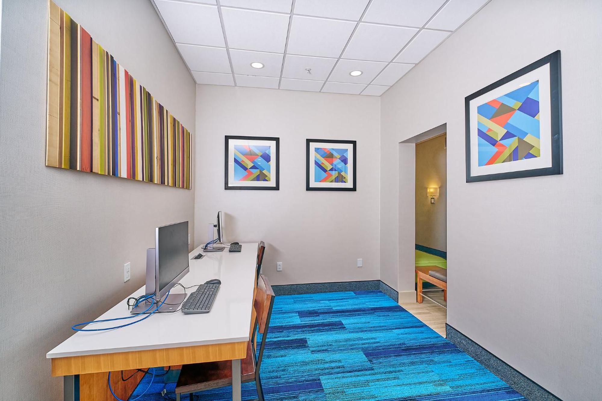 Holiday Inn Express Charleston-Civic Center By Ihg Εξωτερικό φωτογραφία