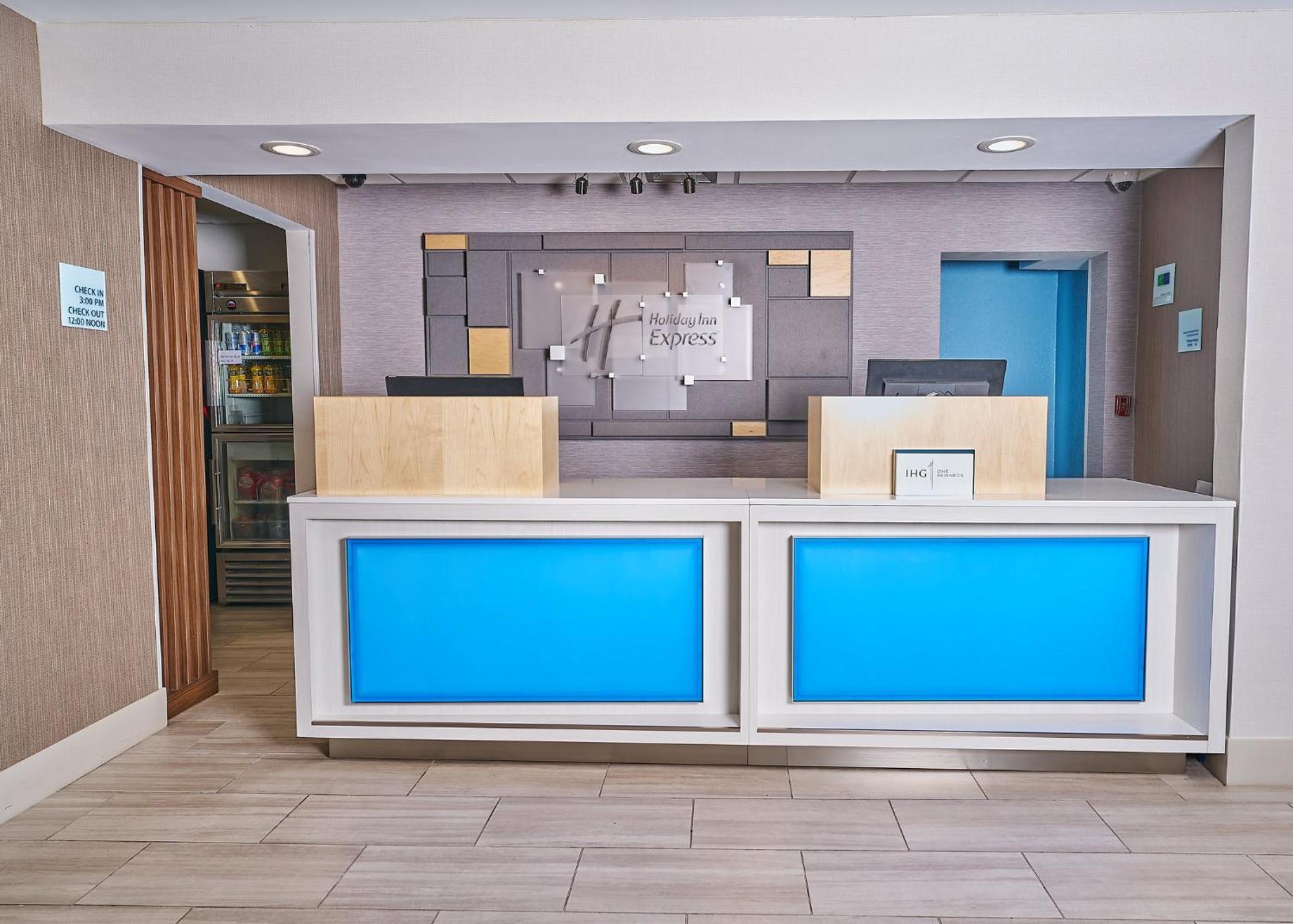 Holiday Inn Express Charleston-Civic Center By Ihg Εξωτερικό φωτογραφία