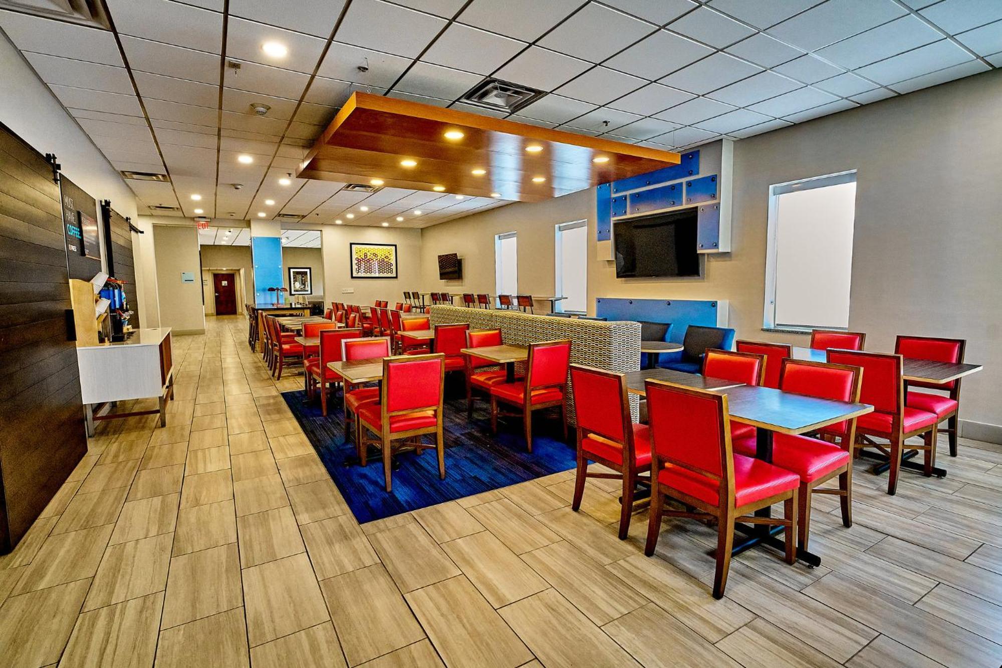Holiday Inn Express Charleston-Civic Center By Ihg Εξωτερικό φωτογραφία