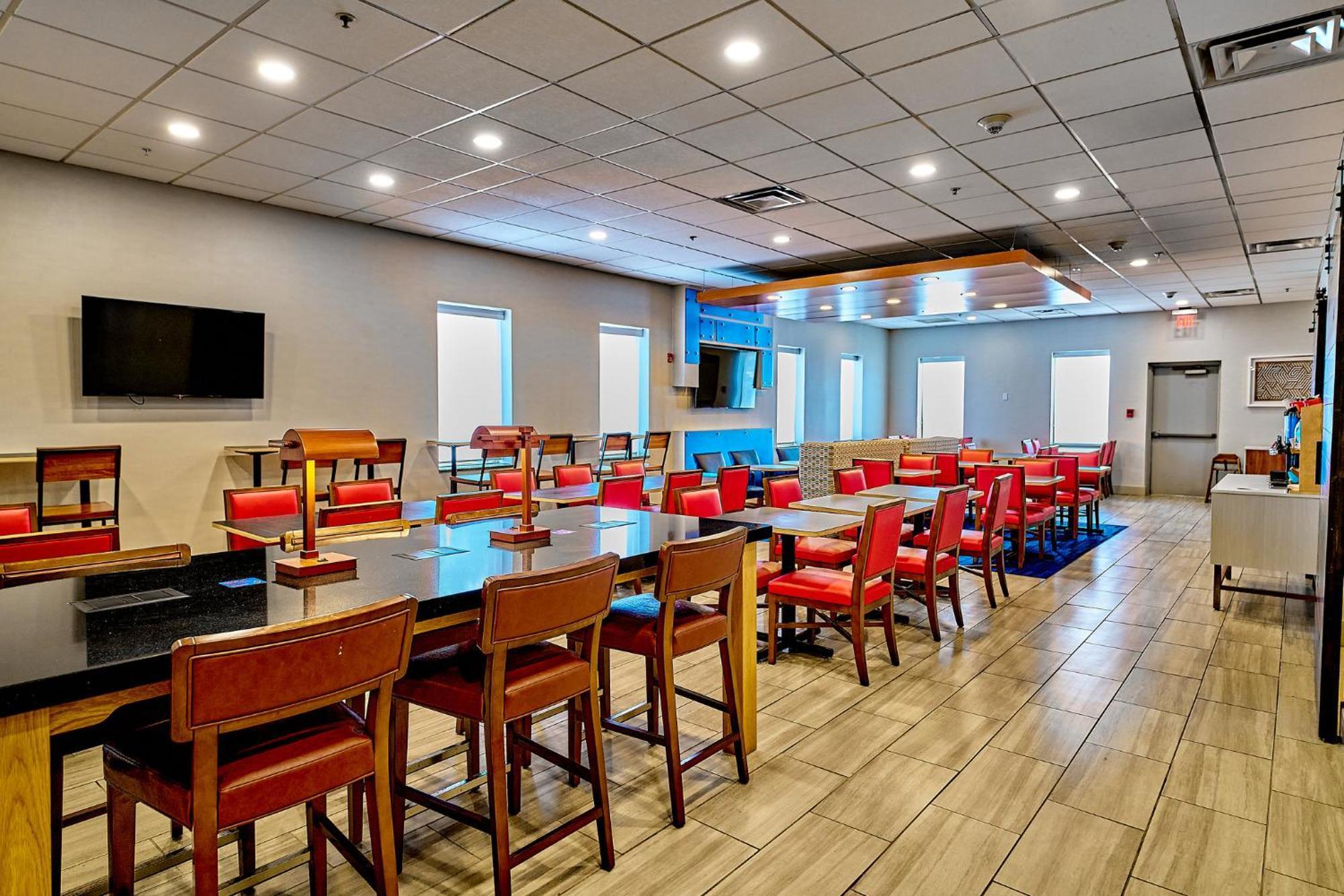 Holiday Inn Express Charleston-Civic Center By Ihg Εξωτερικό φωτογραφία