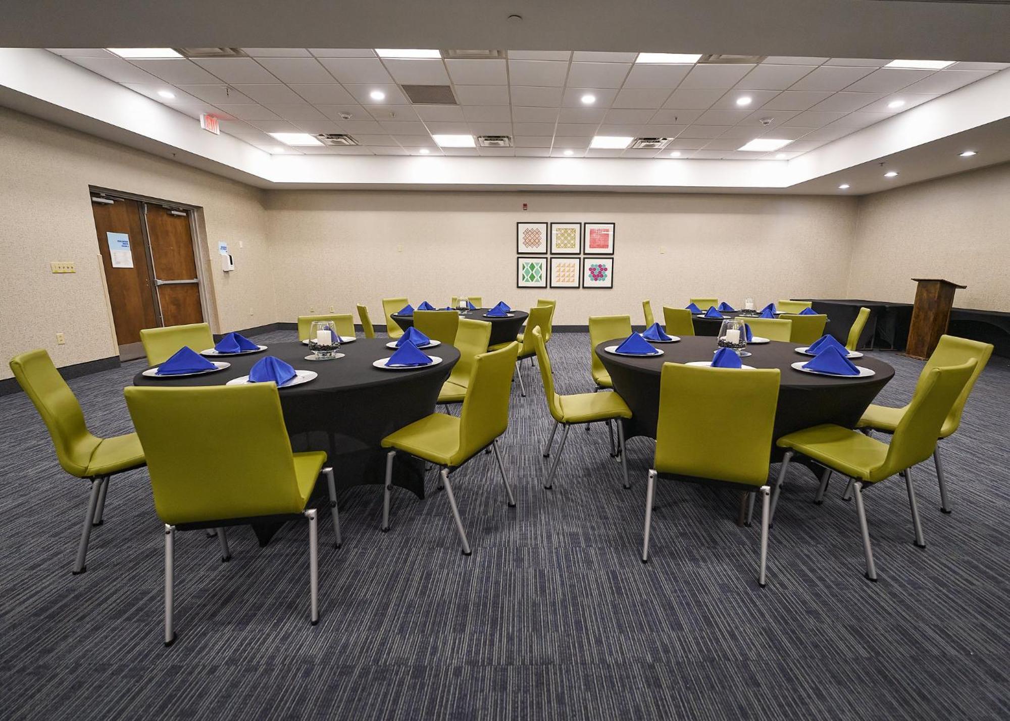Holiday Inn Express Charleston-Civic Center By Ihg Εξωτερικό φωτογραφία